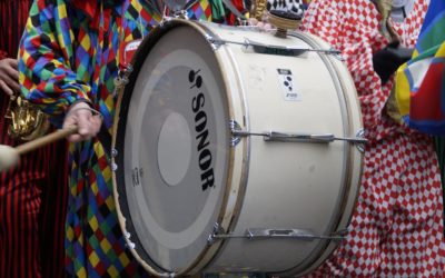 Von traditionellen Klängen zur Guggenmusik: Die Evolution eines Fasnachtsphänomens